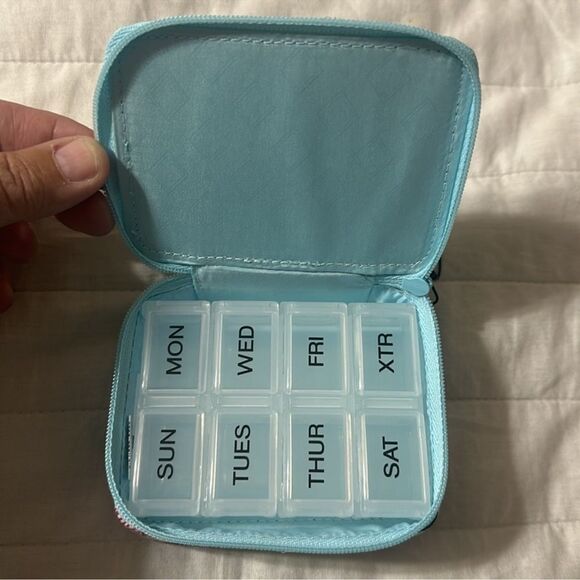 Vera Bradley Lemon Grove Blue Yellow Green Zip Travel Pill Case - Picture 16 of 16